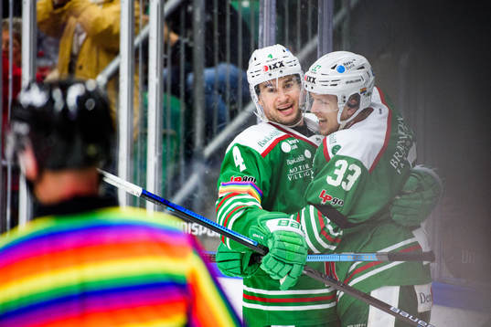 Rögles Kodie Curran och Niklas Hansson jublar