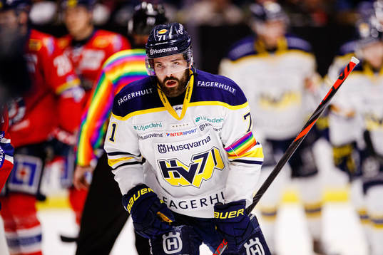 s Linus Fröberg jublar