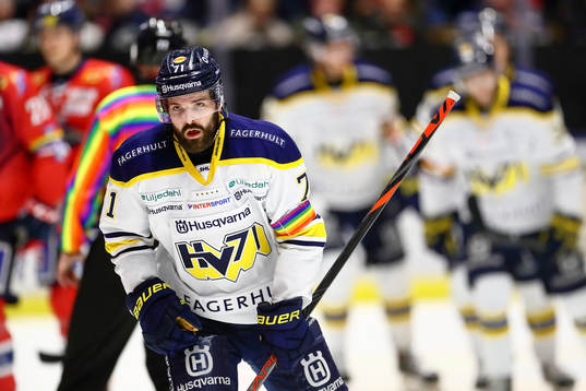 s Linus Fröberg jublar