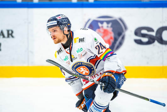 Växjös Brendan Shinnimin med pridearmbindel