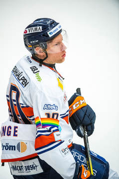 Växjös Richard Gynge med pridearmbindel