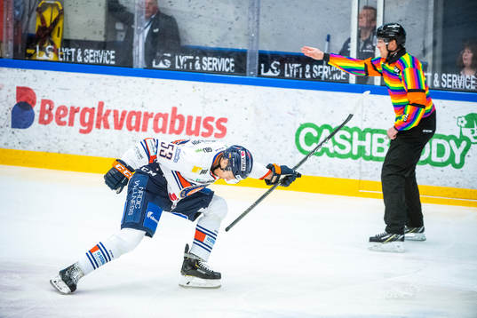 Växjös Marcus Paulsson jublar