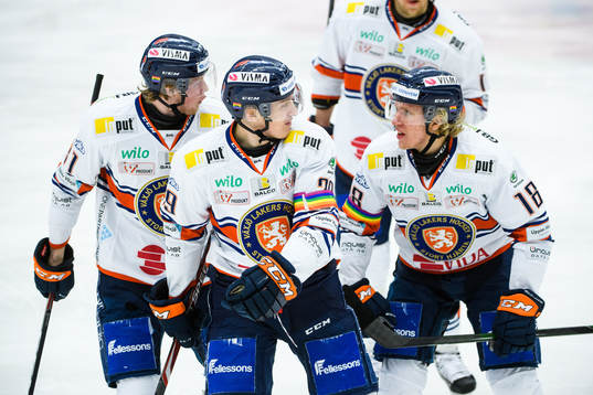Växjös Pontus Holmberg jublar