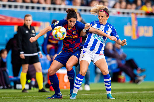 Marta Torrejon of Barcelona and Patri Mascaró of Sporting