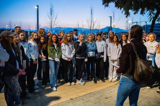 Caroline Graham Hansen of Barcelona meets girls from