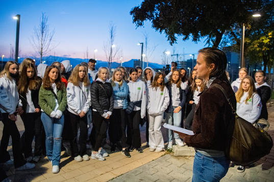 Caroline Graham Hansen of Barcelona meets girls from