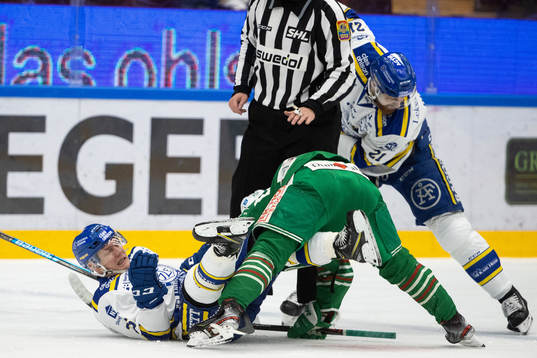 Leksands Patrik Zackrisson och Rögles Simon Ryfors och