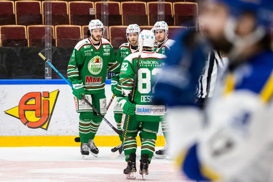 Rögles Ted Brithén jublar med lagkamrater