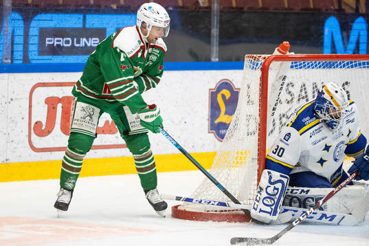Rögles Daniel Zaar och Leksands målvakt Janne Juvonen