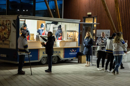 Leksands Knäckebröd med matvagn utanför Tegera Arena