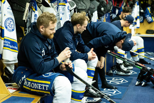 Leksands Mattias Ritola  förbereder sig innan