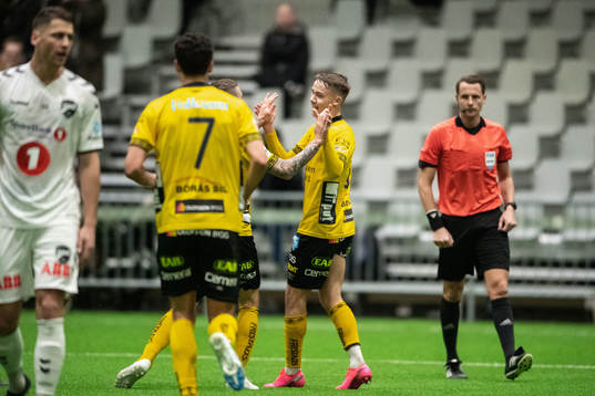 Elfsborgs Jacob Ondrejka jublar med lagkamrater