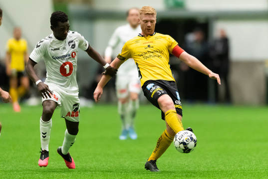 Elfsborgs Sivert Heltne Nilsen och Odds Joshua Kitolano