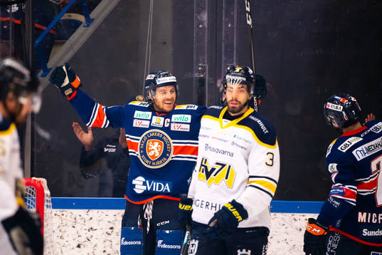 Växjös Erik Josefsson jublar