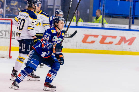 Växjös Linus Skager jublar