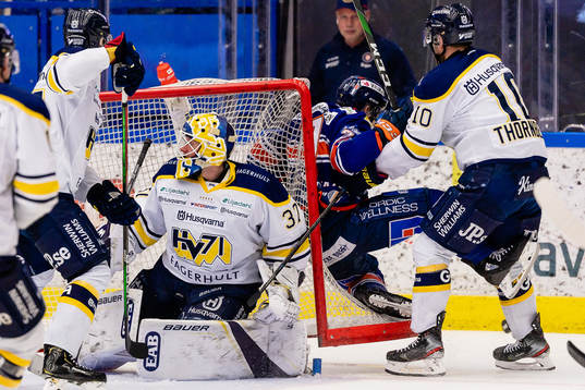 s Martin Thörnberg vid målvakt Jonas Gunnarsson
