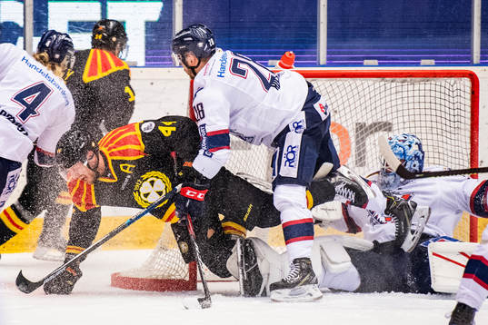 Brynäs Jacob Blomqvist och Linköpings Jaakko Rissanen