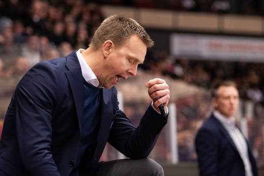 Linköpings tränare Bert Robertsson reagerar