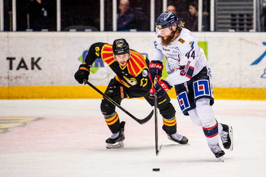 Brynäs John Persson och Linköpings Jonas Junland