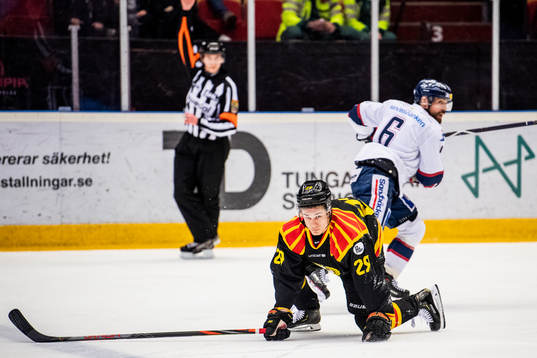 Brynäs Oscar Birgersson och Linköpings Jonas Holös