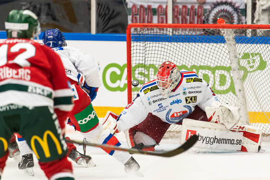 Oskarshamns målvakt Daniel Rosengren släpper in 1-0