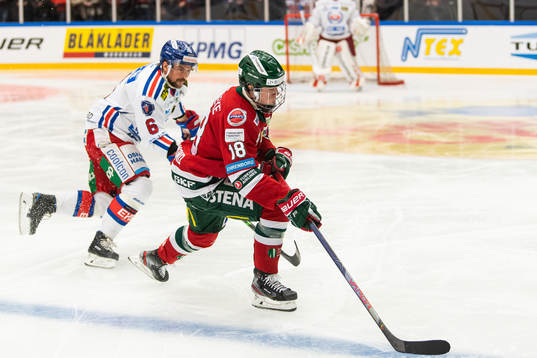 Oskarshamns Jesper Dahlroth och Frölundas Lucas Raymond