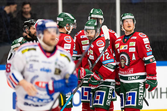 Frölundas Patrik Carlsson jublar med lagkamrater
