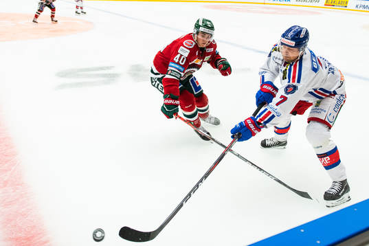 Frölundas Joel Mustonen och Oskarshamns Victor Aronson