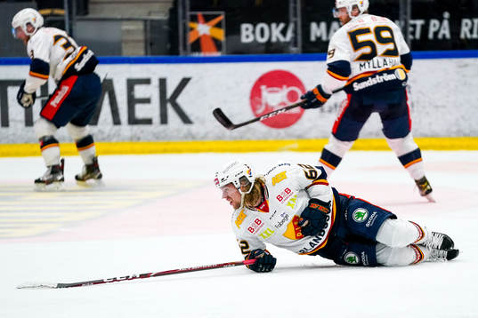 Djurgårdens Manuel Ågren grinar illa