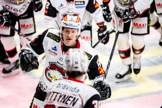 Malmö Redhawks Emil Sylvegård jublar