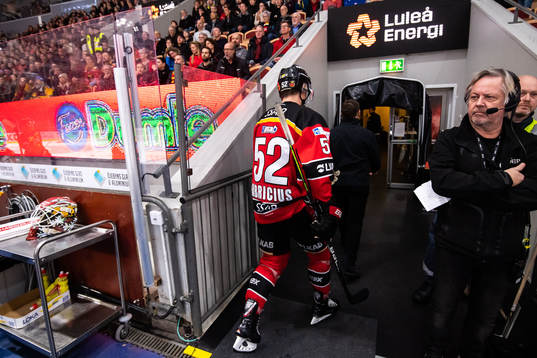 Luleås Karl Fabricius lämnar planen