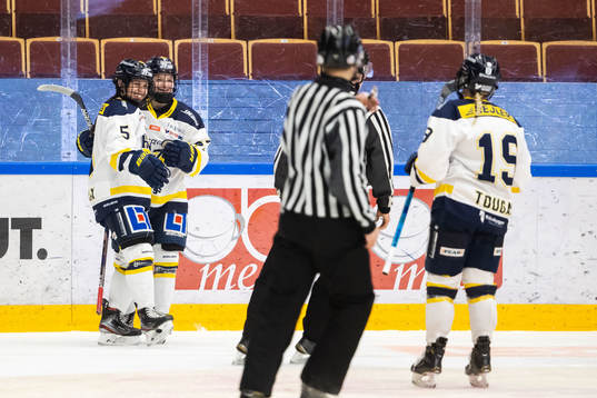 s Sidney Morin jublar med lagkamrater