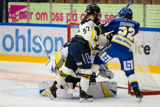 HV71s Jessica Healey och Leksands Betty Jouanny