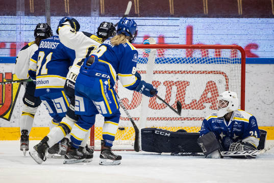 0-2 bakom Leksands målvakt Jule Flötgen