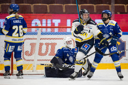 HV71s Rosa Lindstedt  jublar framför Leksands målvakt