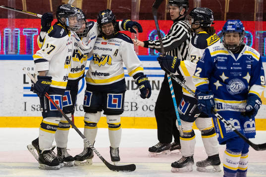 HV71s Lina Ljungblom jublar
