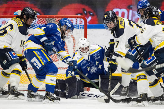 Leksands målvakt Jule Flötgen och HV71s Thea Johansson
