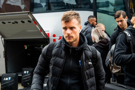 Eric Larsson arrives at the hotel