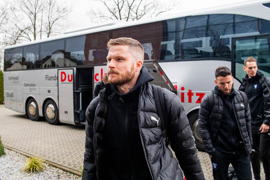 Lasse Nielsen arrives at the hotel