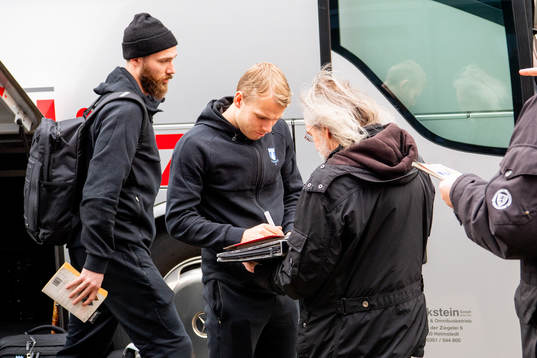 Oscar Lewicki of Malmö FF signs autographs as he  arrives