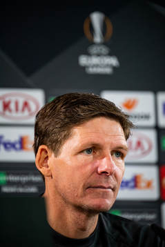 Head coach Oliver Glaser of Wolfsburg