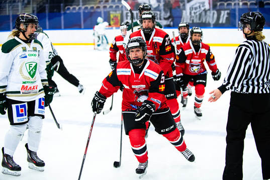 Malmö §Redhawks Lovisa Mann jublar