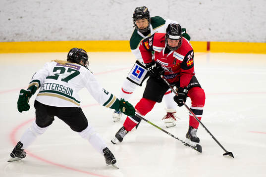 Malmö Redhawks Amanda Andersson och Färjestads Julia