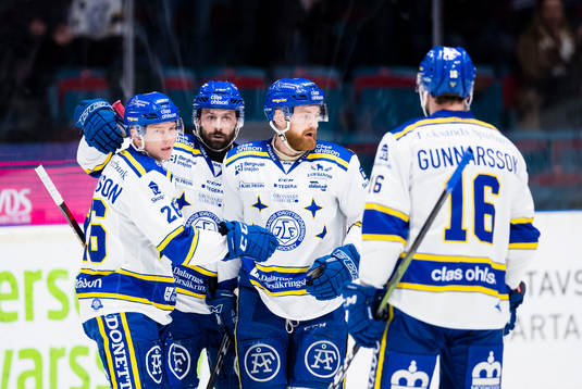 Leksands Patrik Zackrisson (v) gör 1-1 och jublar med