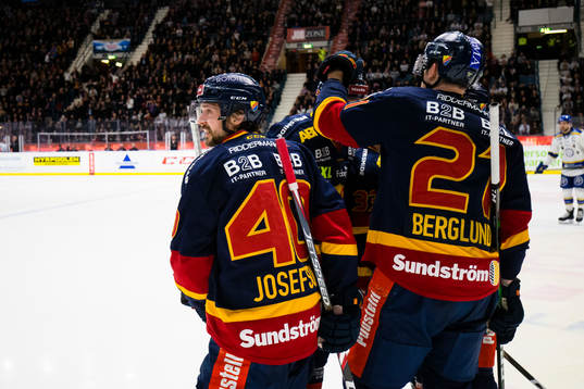 Djurgårdens Jacob Josefson (v) jublar