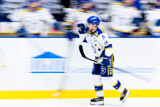 Leksands Oskar Lang reducerar till 4-2 och jublar med