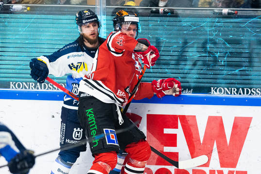 s Daniel Norbe och Örebros Linus Arnesson