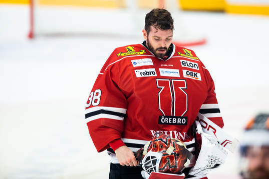 Örebros målvakt Dominik Furch deppar