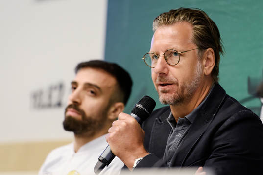 under en presskonferens anordnad av Hammarby där de nya