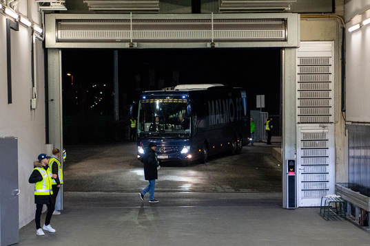 Player bus for Malmö FF arrives